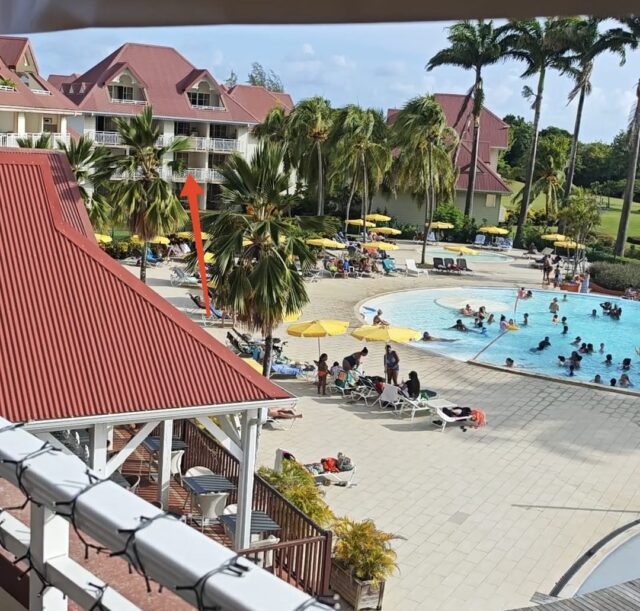vue sur la piscine lagon depuis la terrasse